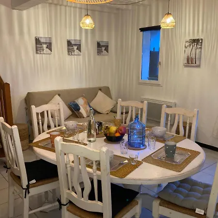 Holiday home Maison A Plage, 5 Pieces, 5 Personnes, Jardin, Piscine, Tennis Hendaye